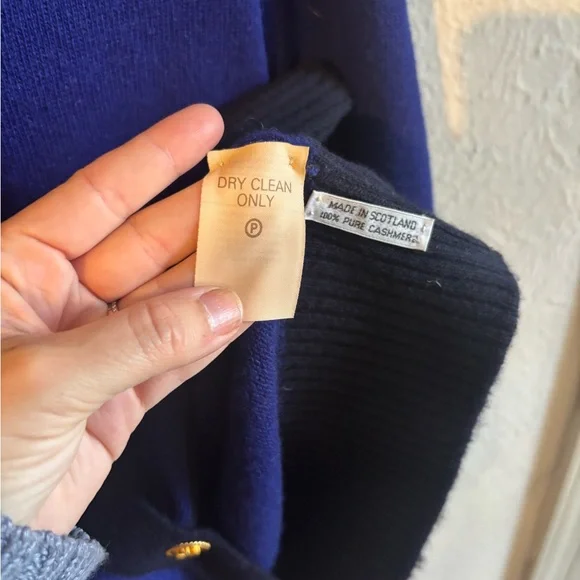 Vintage Chanel Navy Blue Women's Cardigan Sweater 100% Cashmere size 1 - Picture 7 of 11